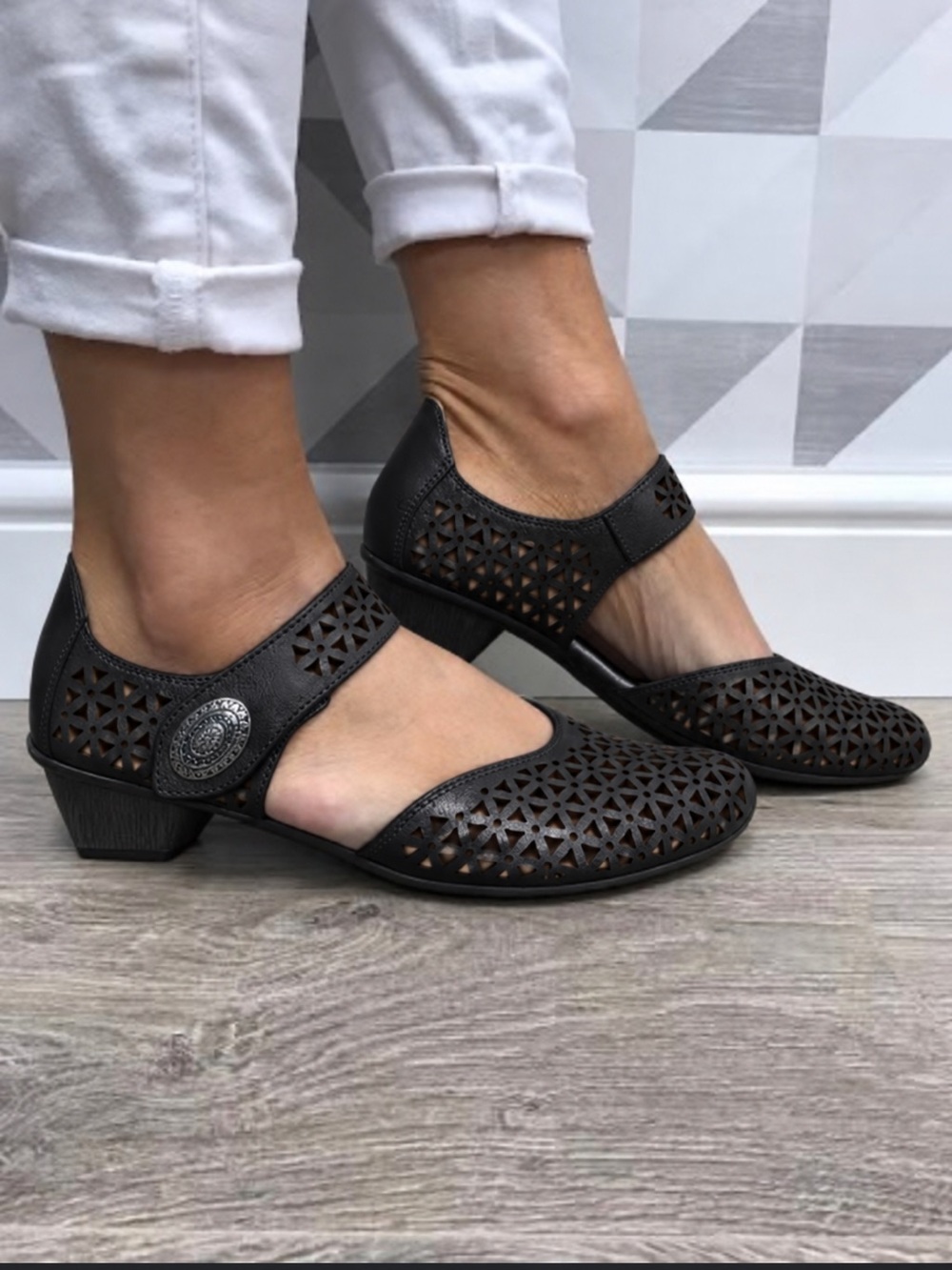 Rieker Women’s Black Perforated Mary Jane Heels/ Size 8